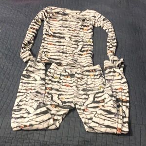 Mummy Halloween pajamas for kids. Glow in the dark eyes on mummy.